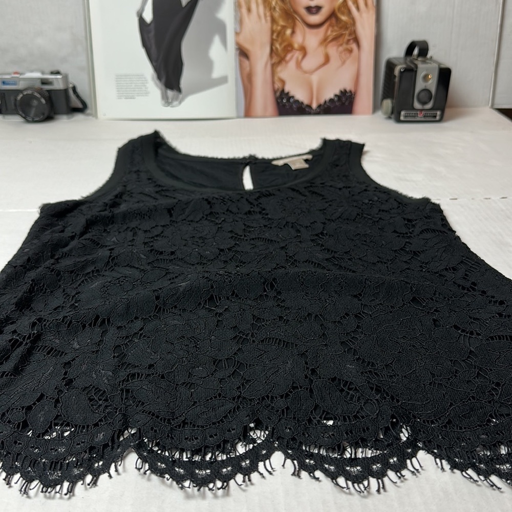 Banana Republic Black lace scalloped tank top - Picture 9 of 11